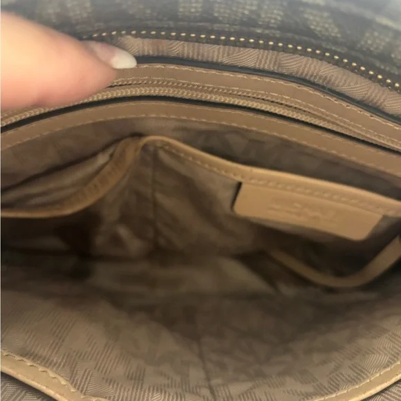 New Michael Kors Purse Jet Set Travel Messenger Signature Crossbody Handbag - Picture 10 of 12